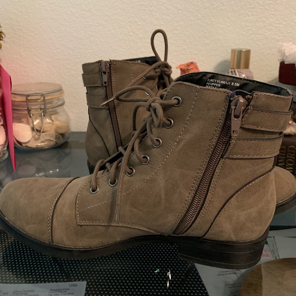 Chic Combat Style Booties - Picture 3 of 5